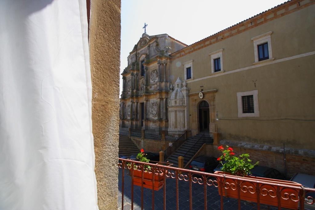Gualtiero Camere & Suite Caltagirone Eksteriør billede