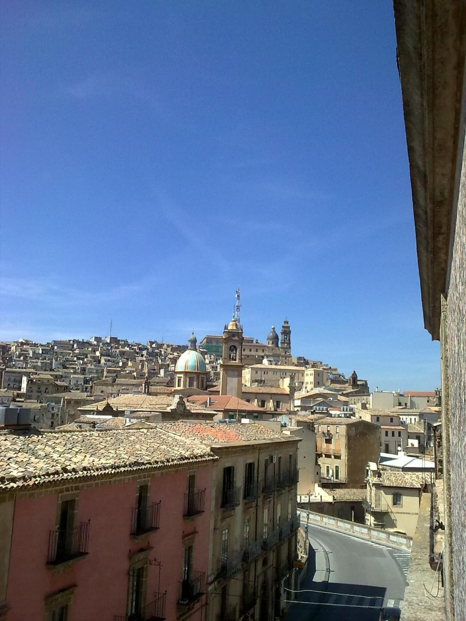 Gualtiero Camere & Suite Caltagirone Eksteriør billede